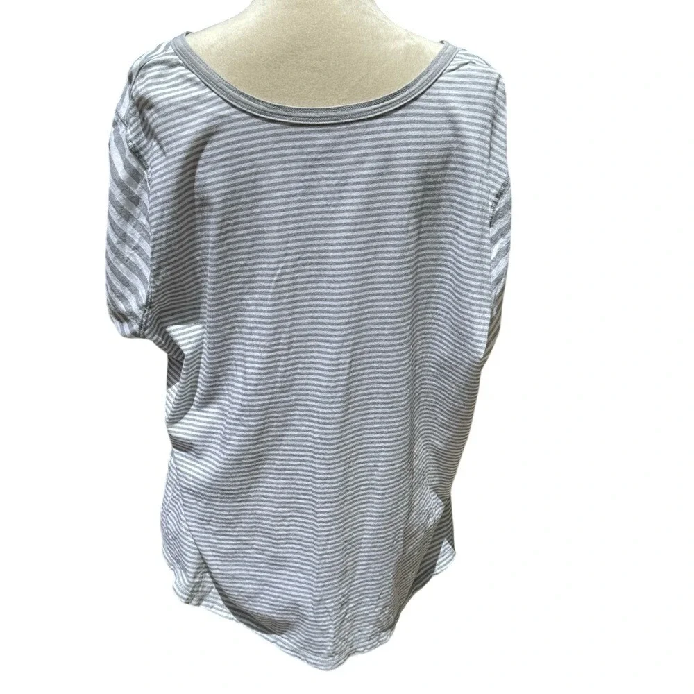 FADED‎ GLORY. White & Grey T-Shirt, Short Sleeve. Buttons on Front. Size…